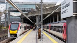UK government to extend contactless rail tickets to all London airports